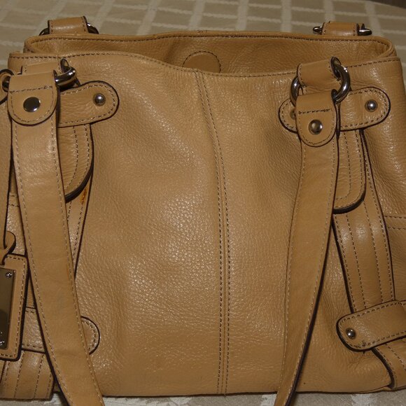 Tignanello Handbags - Tignanello leather hand bag